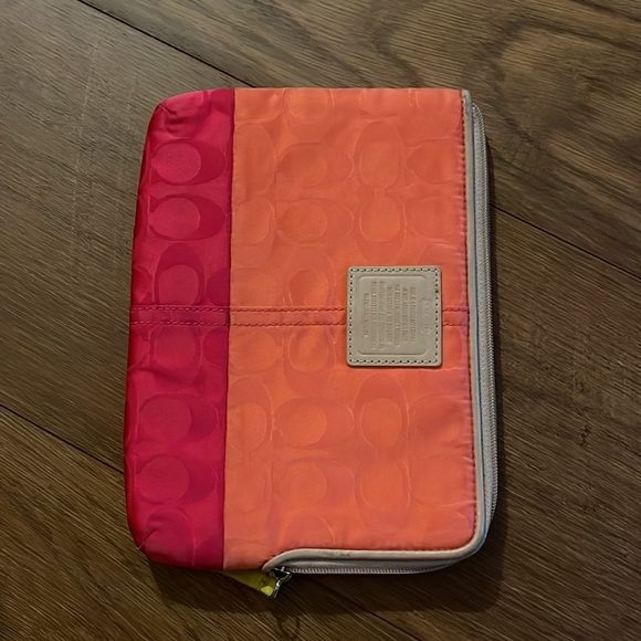 Coach I pad Min case with pocket inside EUC like brand new - Picture 2 of 3